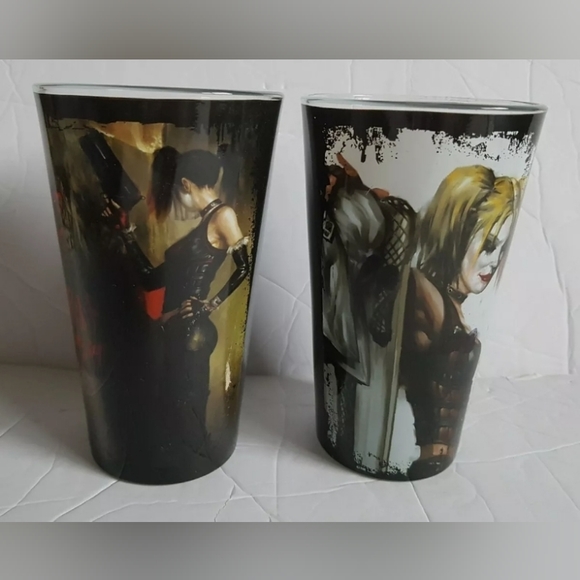 DC Comics Harley Quinn Set Of 2 Glass Drinking Glasses 16 Oz - Picture 1 of 9
